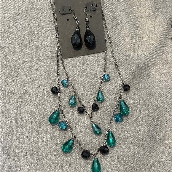 Jewelry - 🌻3/$15 Faceted Dangle Glass Bead 2 Strand Necklace & Earring Set.